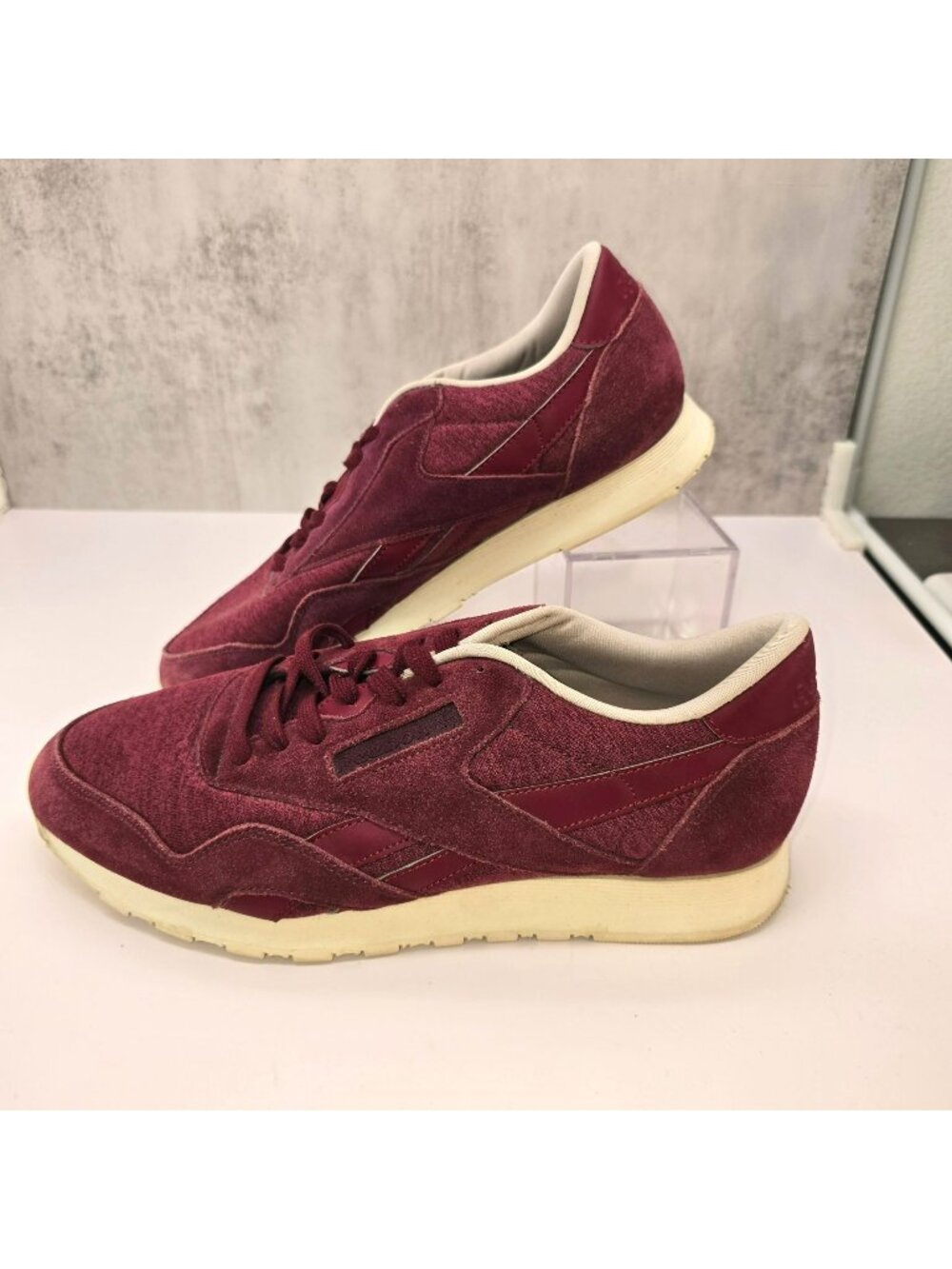 Reebok Classic Burgundy Suede Sneakers Mens Size 9 Casual Athletic Shoes JJ4418